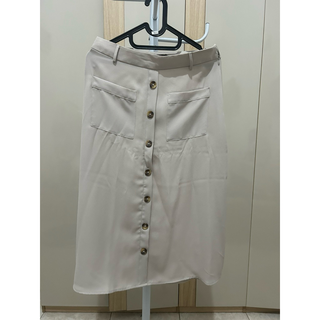 Rok wanita The Executive