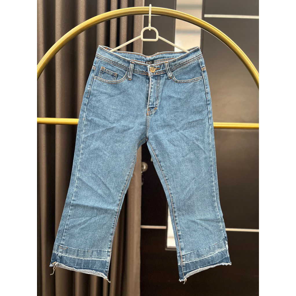 PRELOVED - Unfinished Jeans Benefit