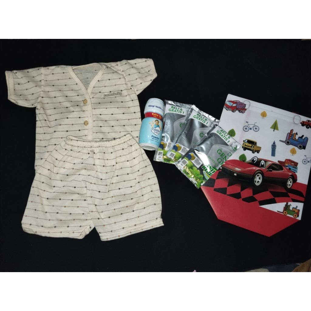 kado Sambang bayi ( baju , sabun cair, bedak dan Tas )