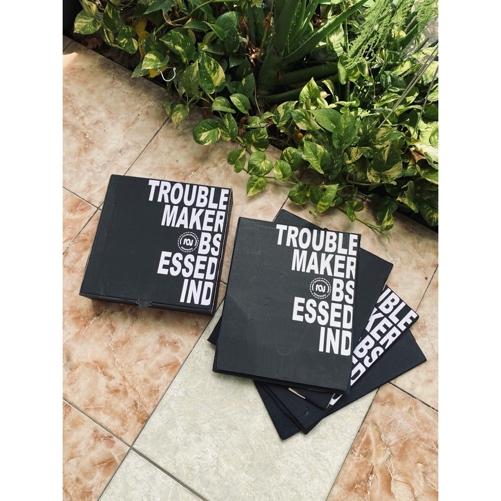 

BOX NEW OFFICIAL TM BY LYC