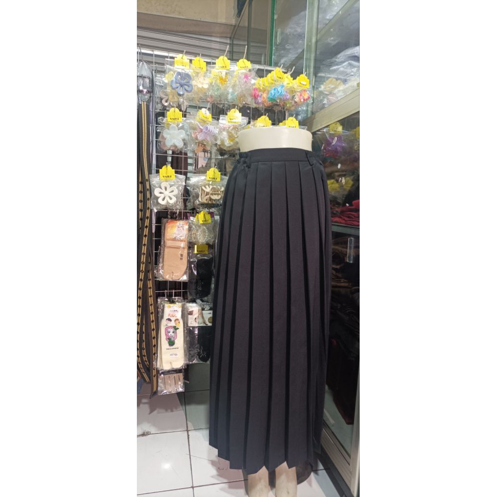 Rok rempel  hitam SMP SMA wanita pinggang karet ukuran bawah lebih lebar