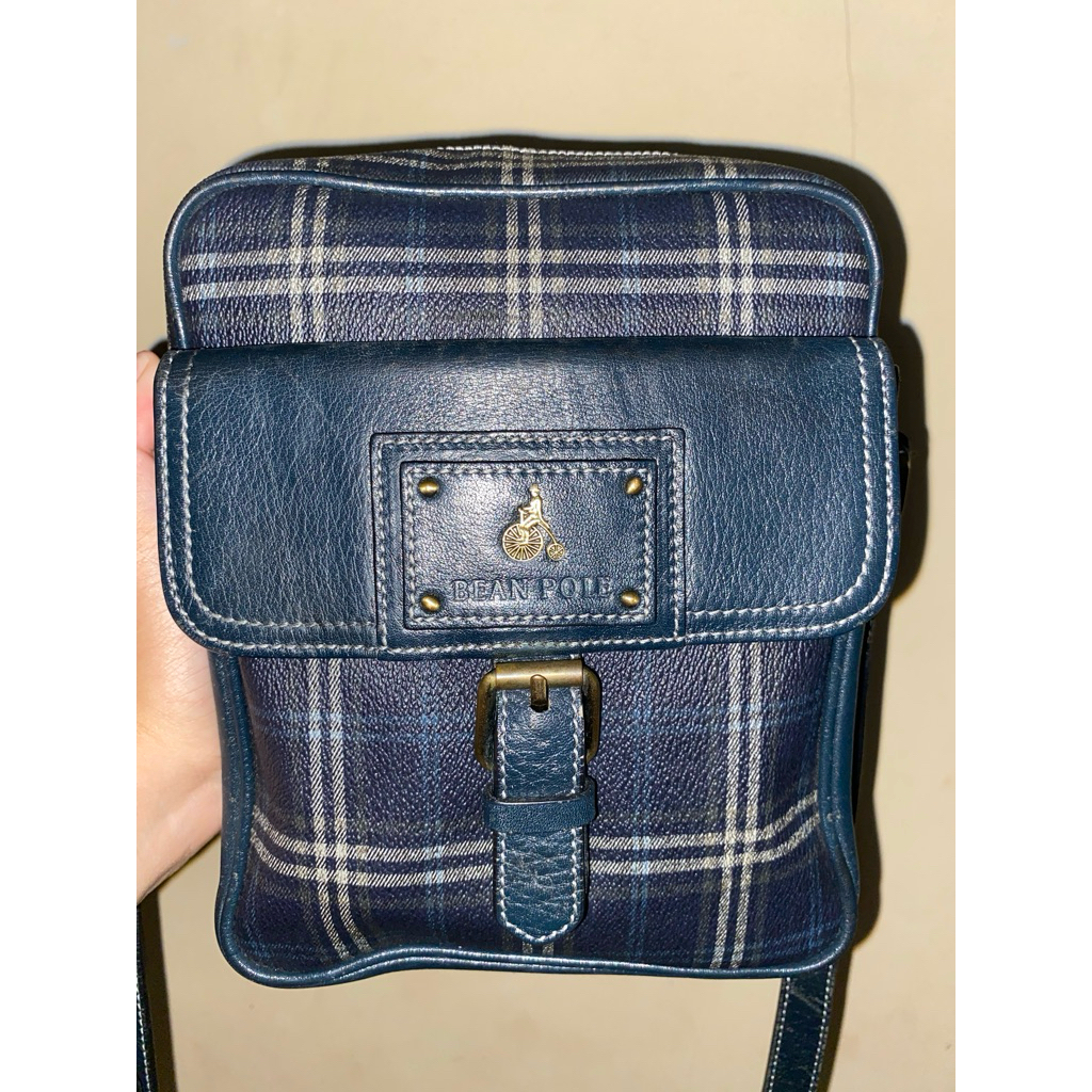 PRELOVED SLING BAG / TAS SELEMPANG BEAN POLE