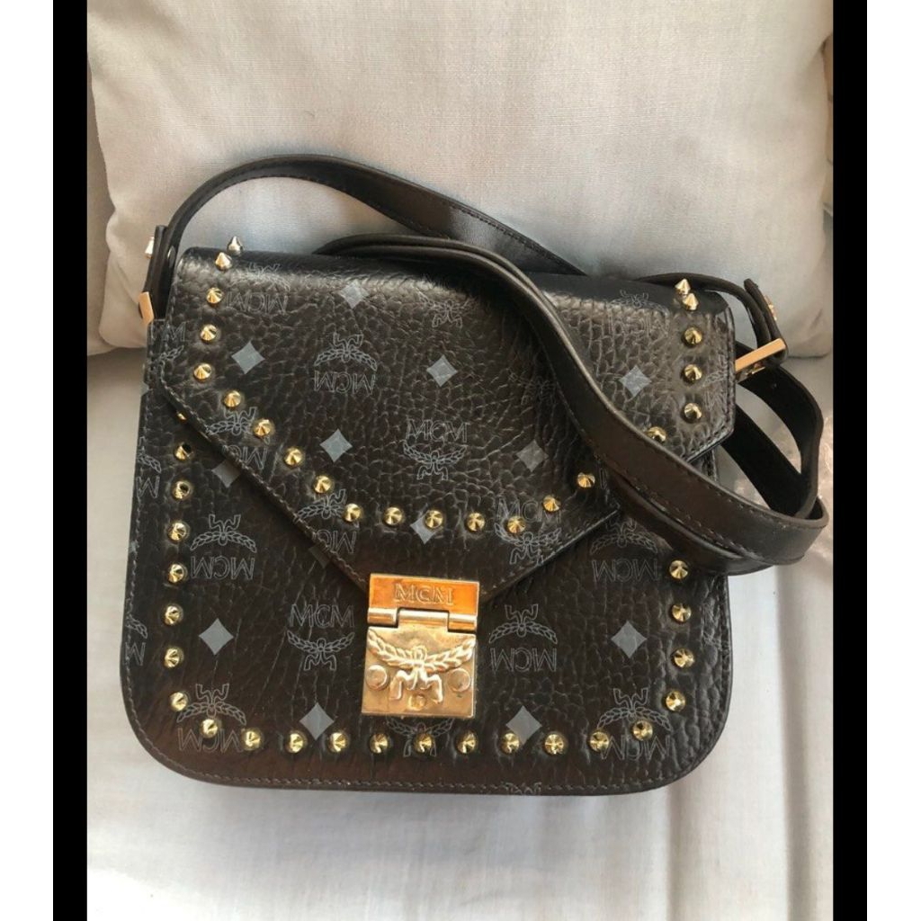 MCM PATRICIA SHOULDER BAG VISETOS STUDDED OUTLINE
