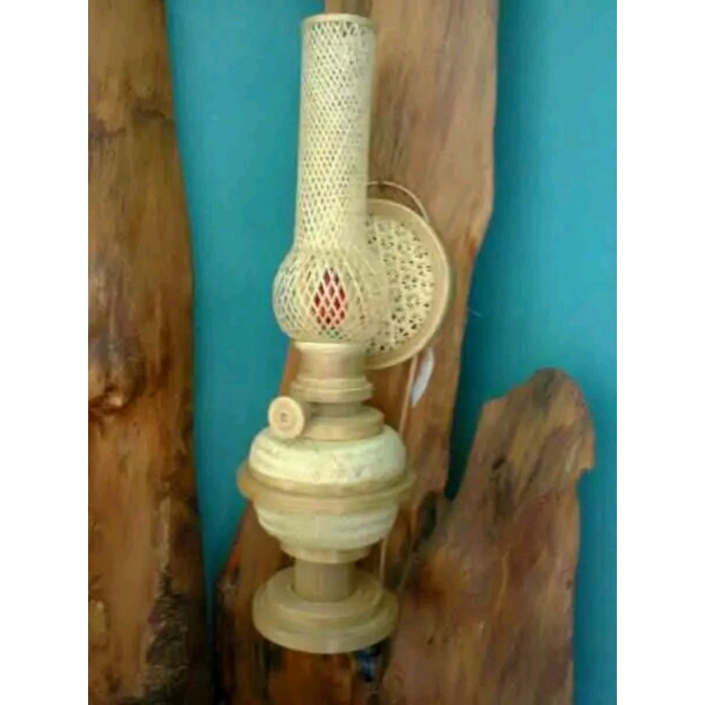 Lampu gantung hias dari anyaman bambu