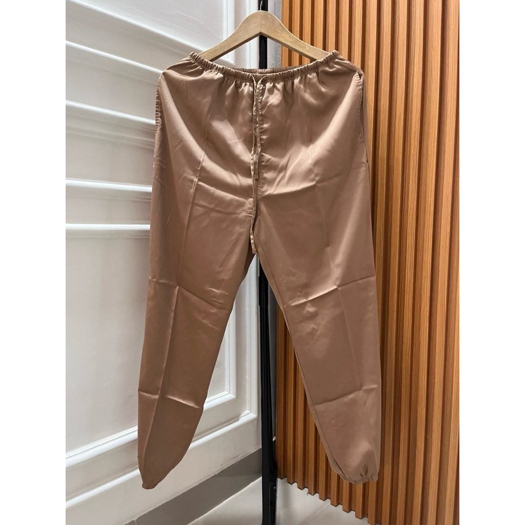 celana jogger uniqlo second pl