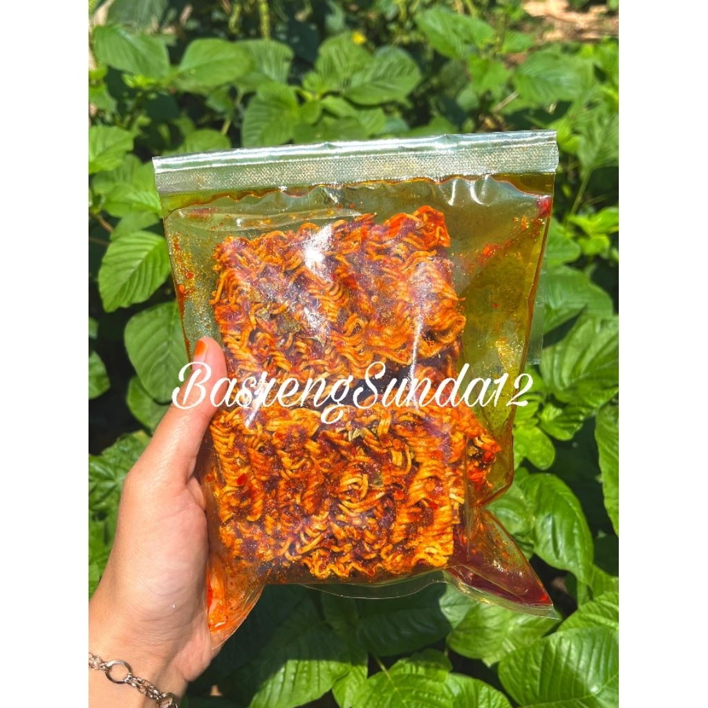 

Seblak mie kremes pedas Daun jeruk bumbu basah chili oil kemasan 200gr/500gr/1kg