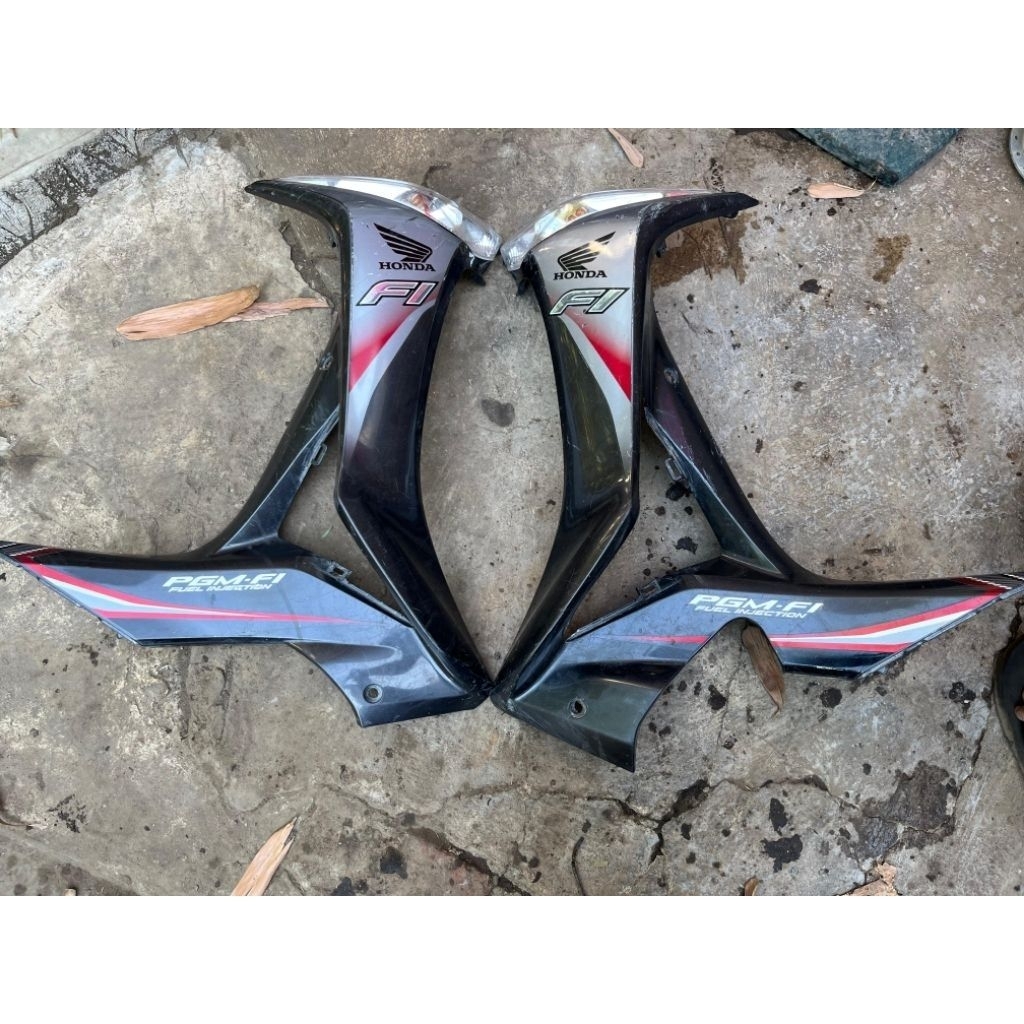 Cover Sayap Depan Kanan Kiri Supra X 125 Helm In FI Original