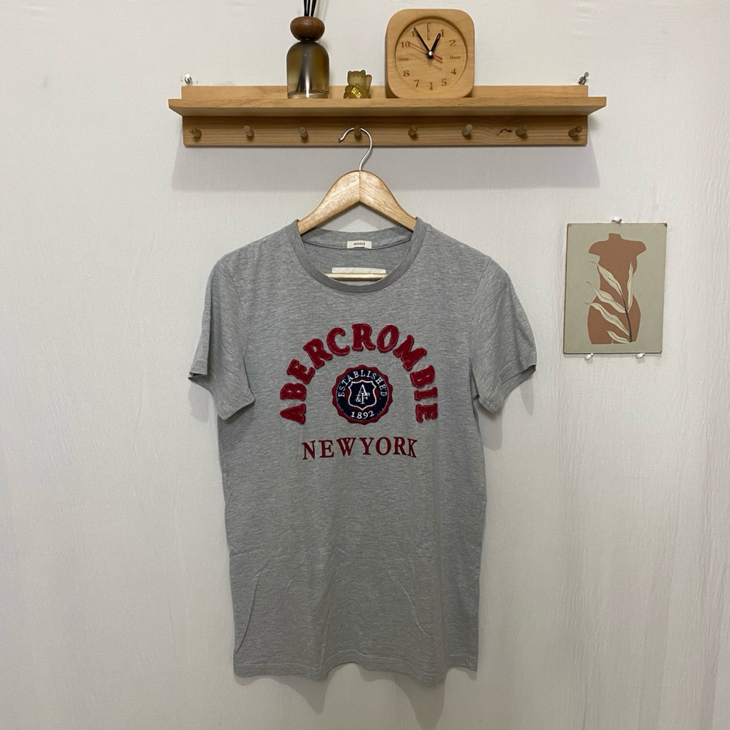 kaos tshirt ABERCROMBIE & FITCH original size M kondisi bagus