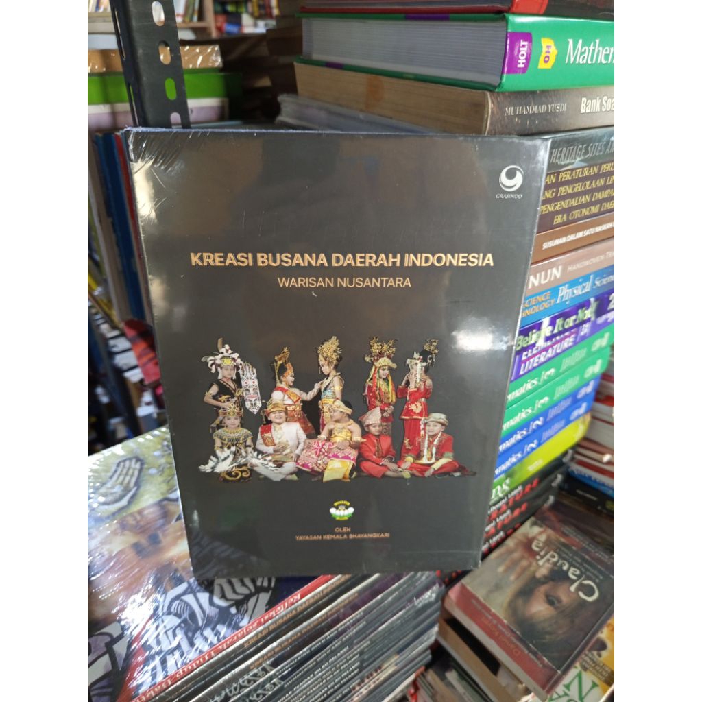 buku original - kreasi busana daerah Indonesia warisan Nusantara
