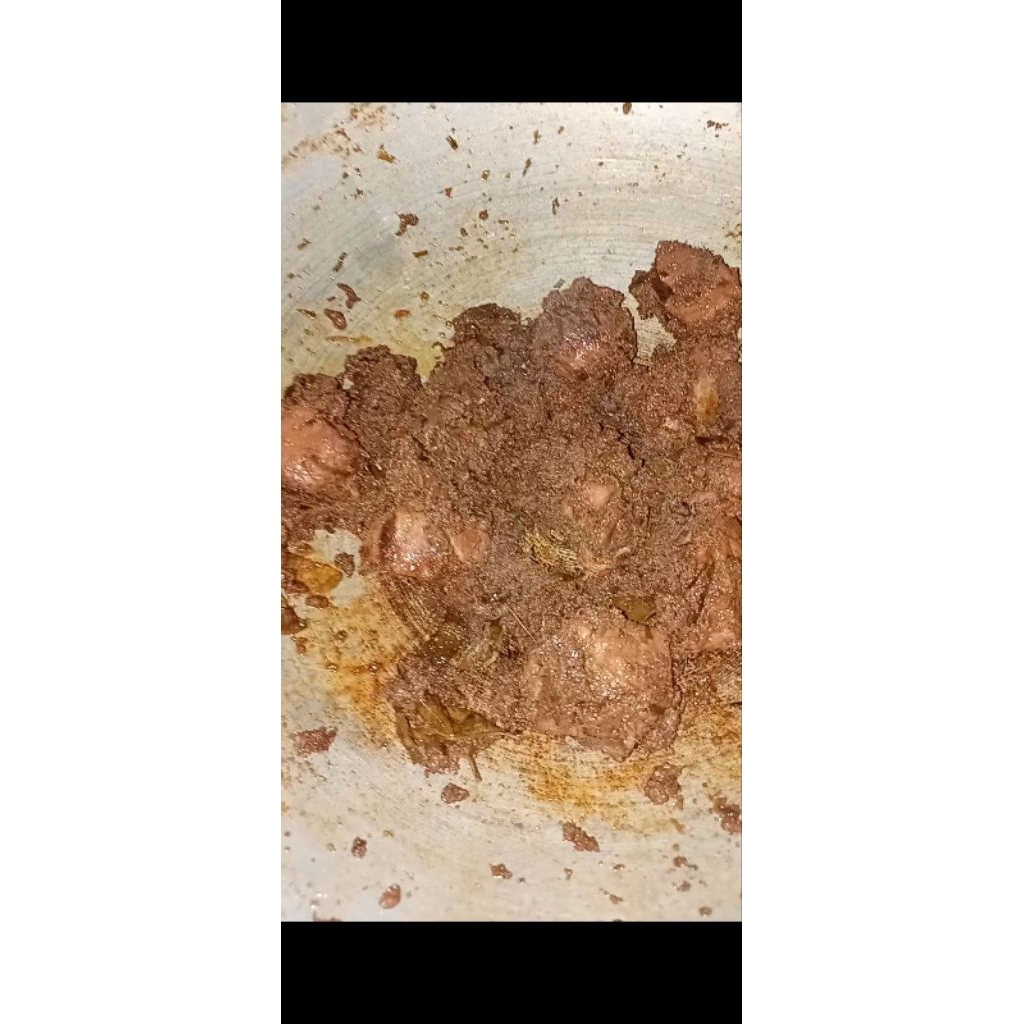 

Rendang atau Randang kering, daging nya kokoh tidak benyek bumbunya kering tidak berminyak