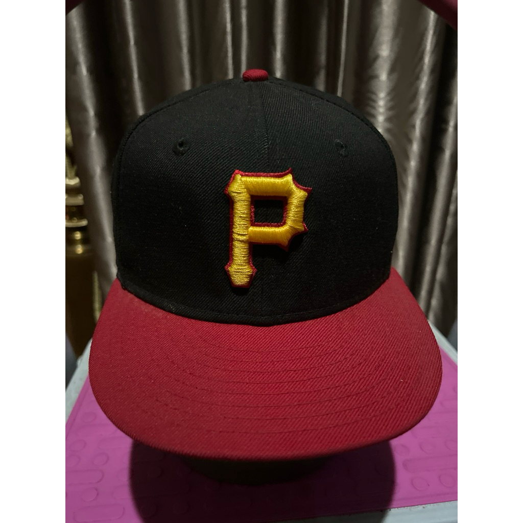 Topi Snapback sekon New Era x MLB warna Hitam dan merah ukuran 7 1/4 (57.7cm)-100%original