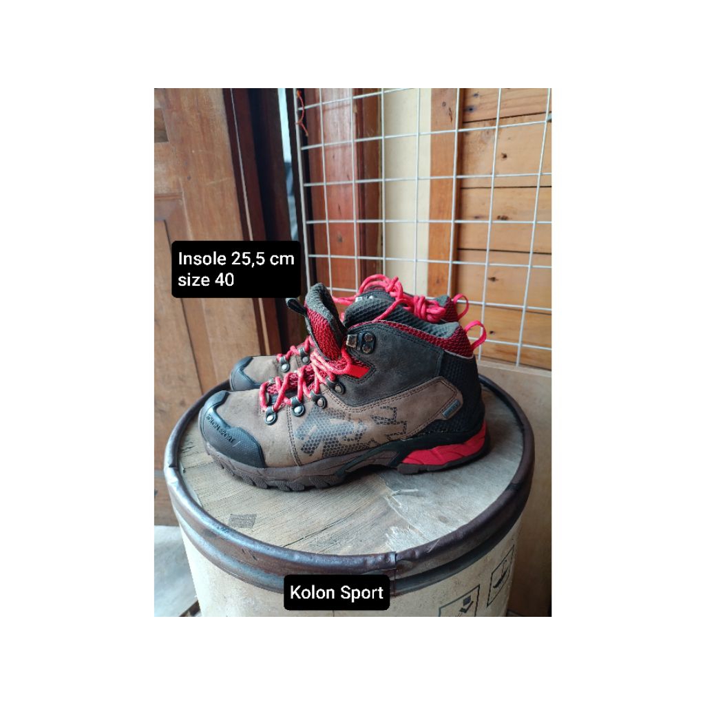 sepatu gunung second size 40
