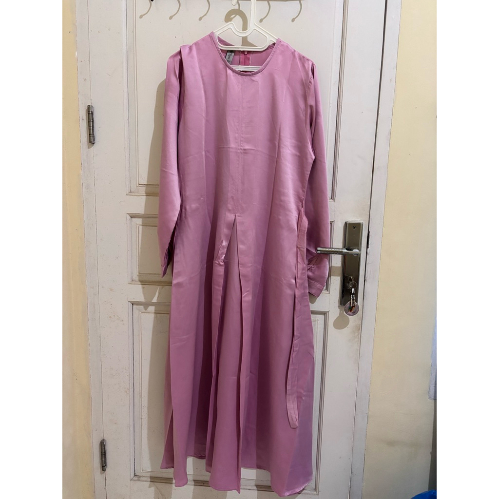 Preloved gamis pink satin