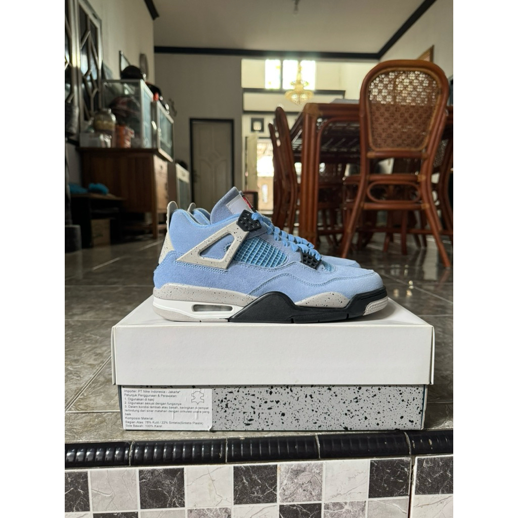 air jordan 4 university blue