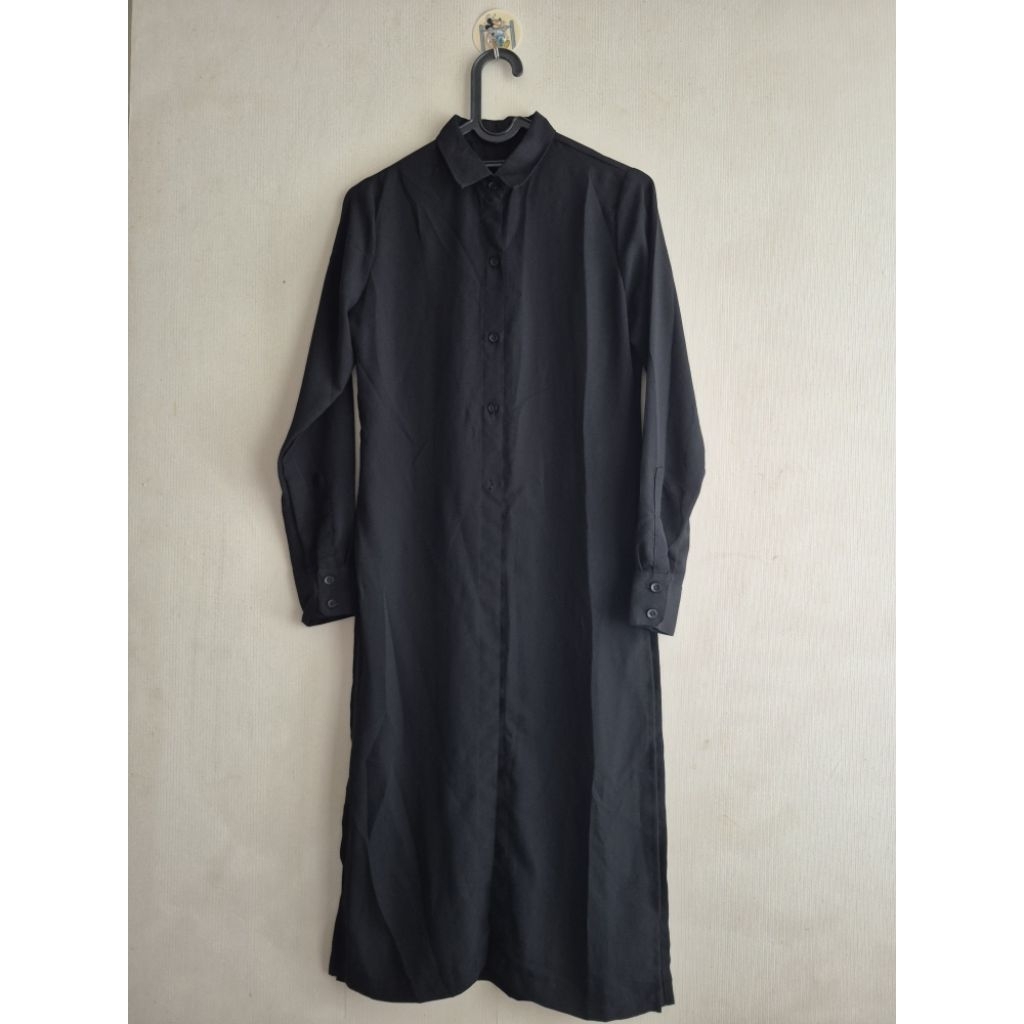 Outer Wanita Model Panjang Hitam