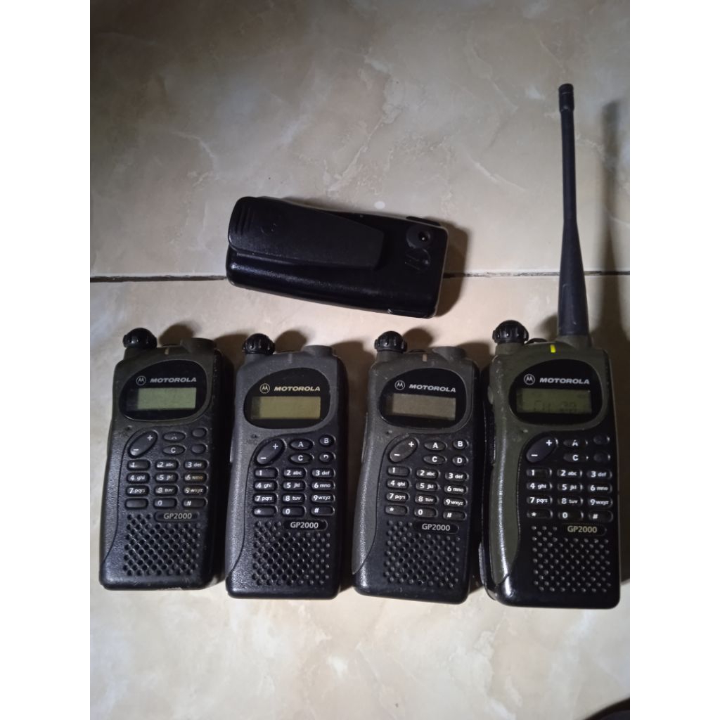 HT MOTOROLA GP2000 UHF 430-480mhz Normal lengkap Baterai cas Otomatis.
