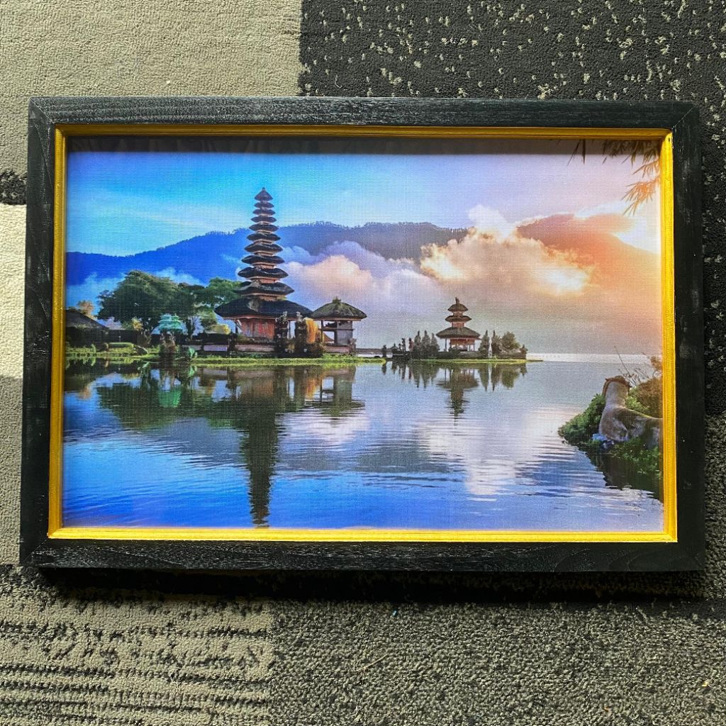 Hiasan dinding lukisan cetak danau dan pura Bali plus Bingkai ukuran 65cm×45cm