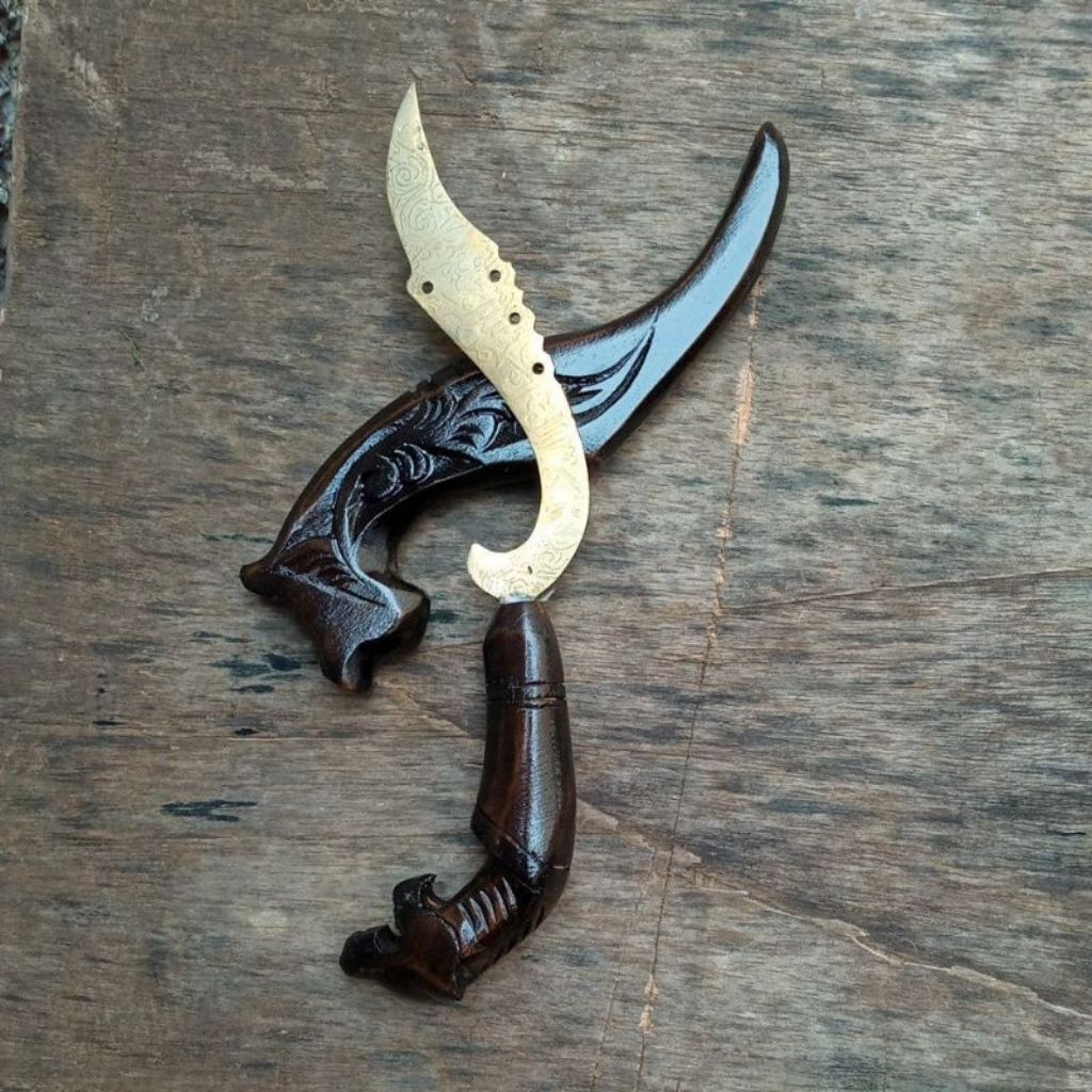 Kujang Kayu Kuningan 20 cm