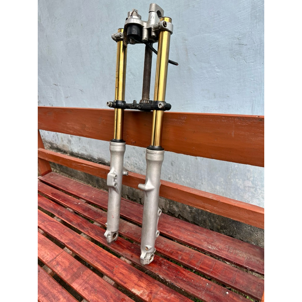 Shock botom shock depan suzuki GT380 original lepasan motor