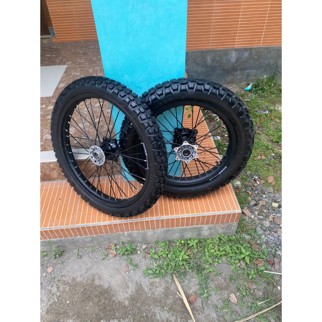 Paket Rakitan Roda Offroad KLX S Ring 16/19 Ban IRC Warna Hitam