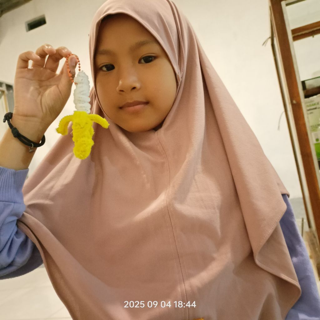 gantungan kunci bulu karya kaysa... yuk di order nnt uangnya mau ditabung katanya