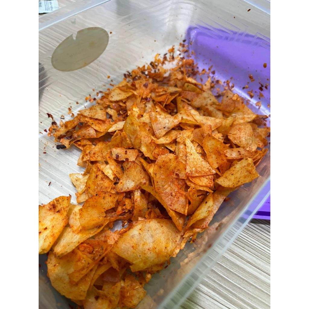 

Keripik Singkong Pedas Gurih – Camilan Renyah Bikin Nagih