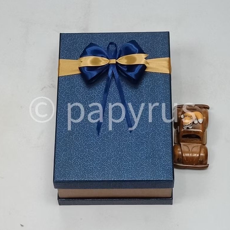 

PAPYRUS Sandwich 20x30 Tinggi 10cm Kotak Kado Gift Box Hadiah V1