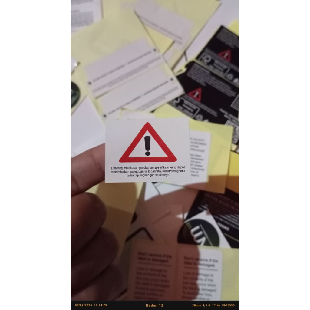 

STICKER SEGITIGA PUTIH HITAM BELAKANG DUS HP STIKER HP CETAK LOGO SAMSUNG STIKER HP SAMSUNG MIRING