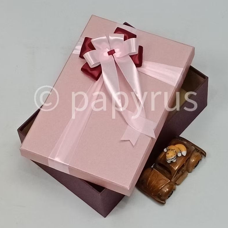 

PAPYRUS Kombinasi 20x30 Tinggi 8cm Kotak Kado Gift Box Hardbox Hampers Hadiah V3