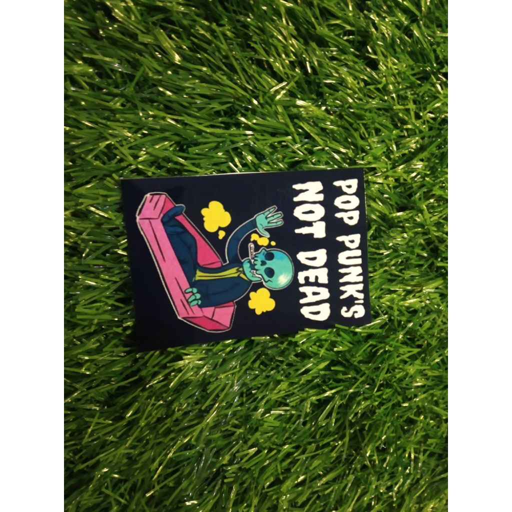 

stiker vinyl pop punks not dead