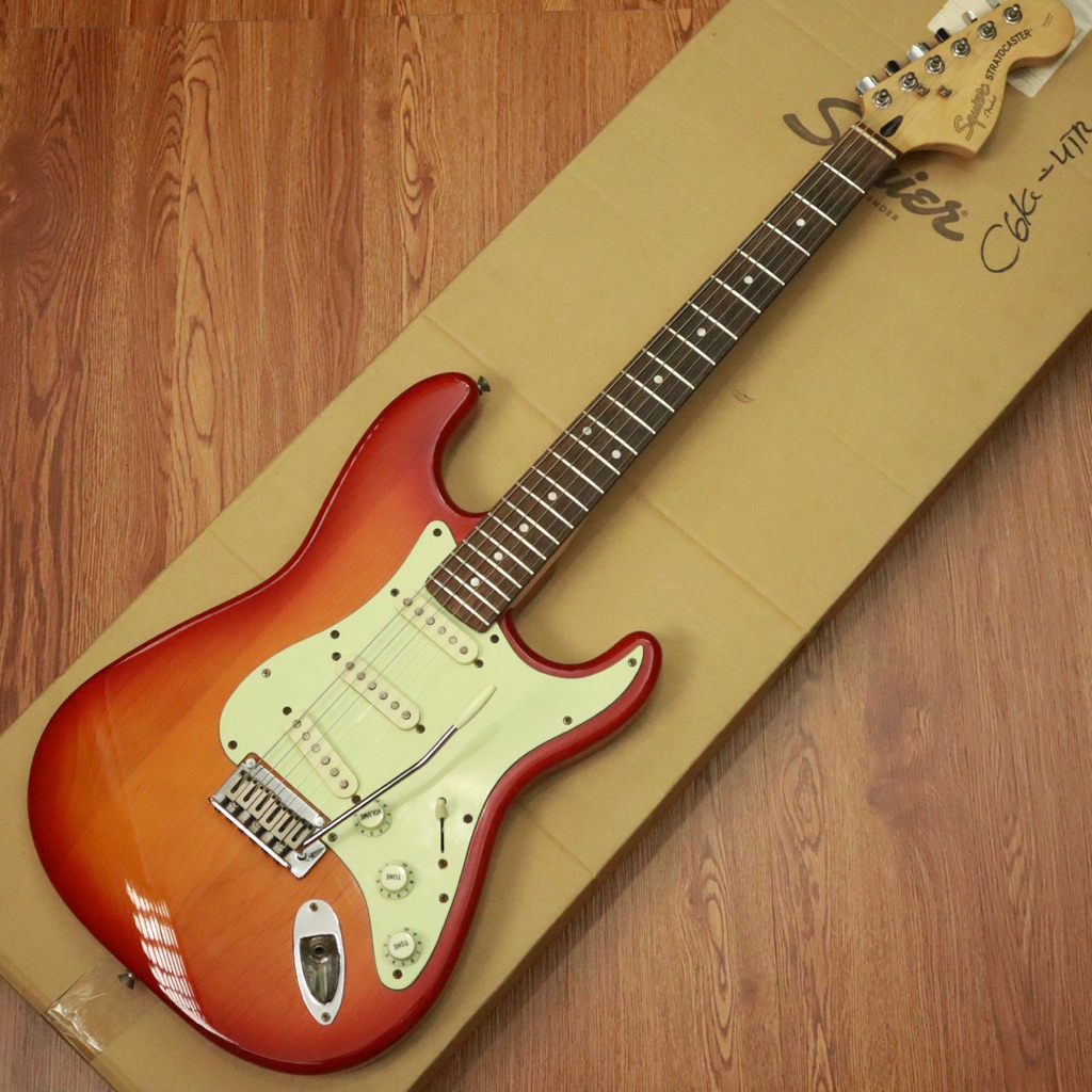 Squier Standard Series Stratocaster Cherry Sunburst
