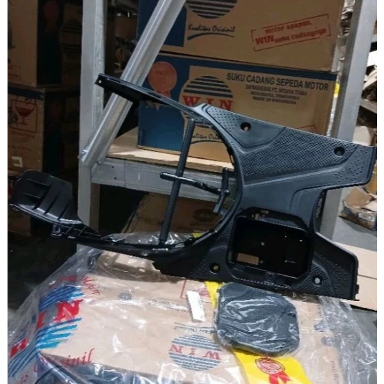pijakan kaki atas +tutup aki beat fi/esp 2014 2015/footrest atas +tutup aki beat fi/esp/win