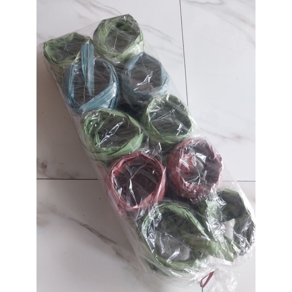 

tali rafia kecil 1 ball isi 10