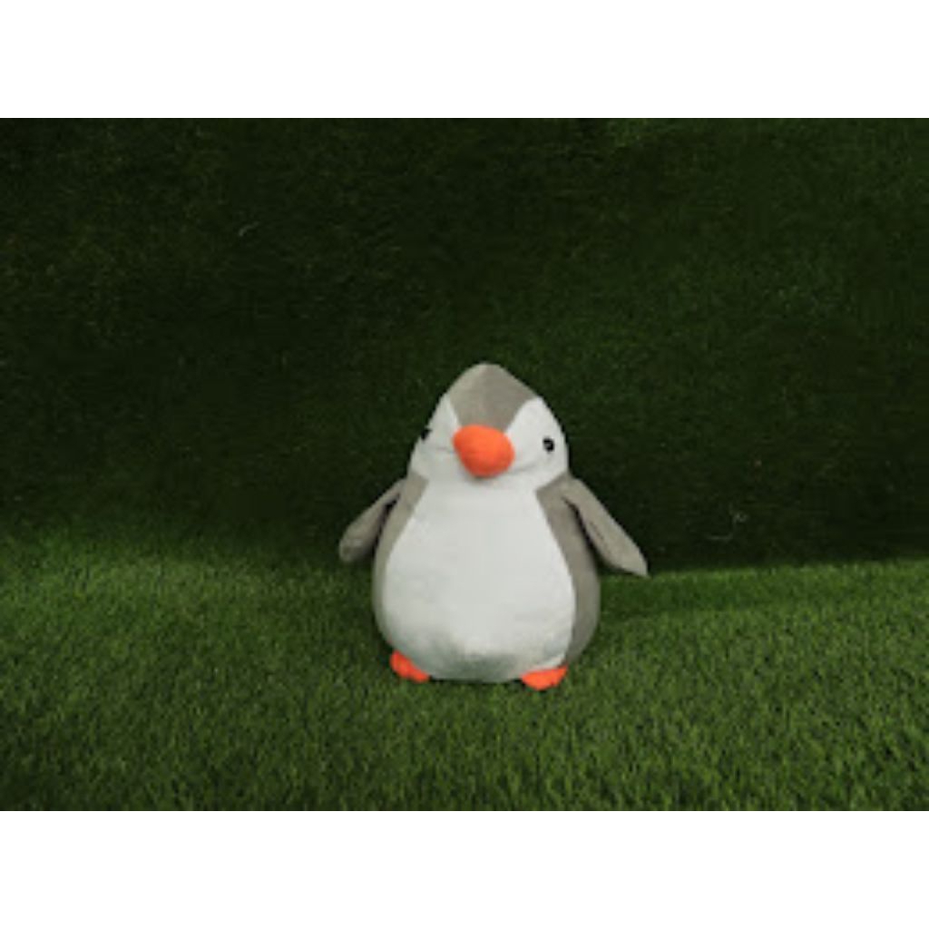 Boneka pinguin besar