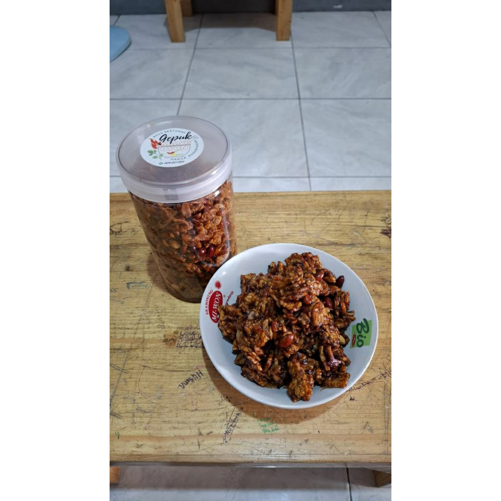 

KERING TEMPE TERI KACANG ± 400 Gram