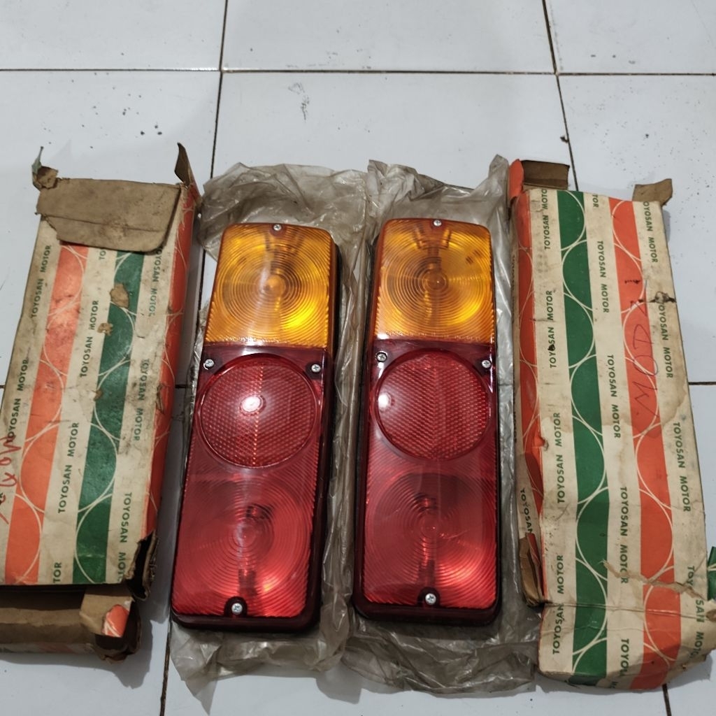 lampu belakang antik mobil jadul