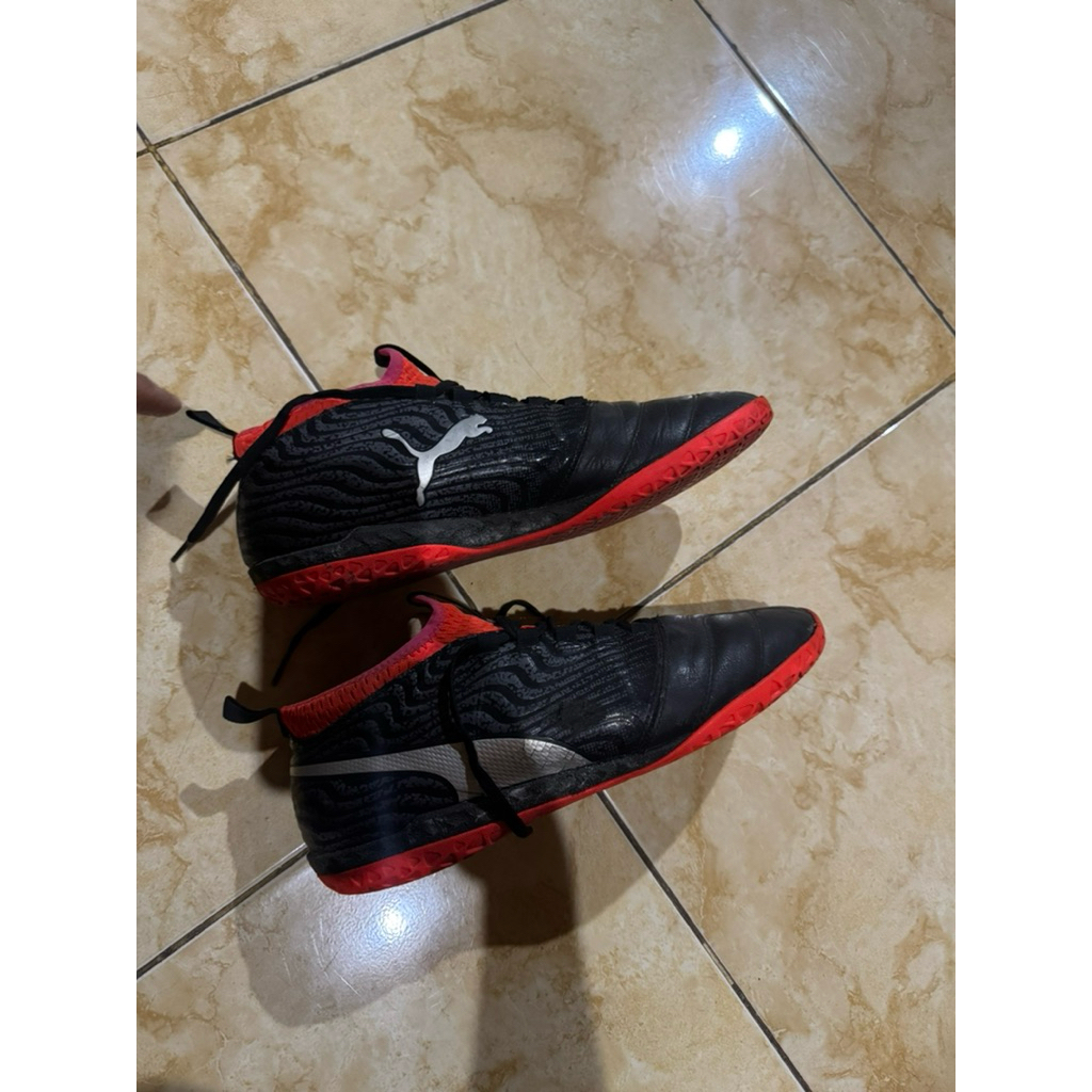 sepatu futsal puma
