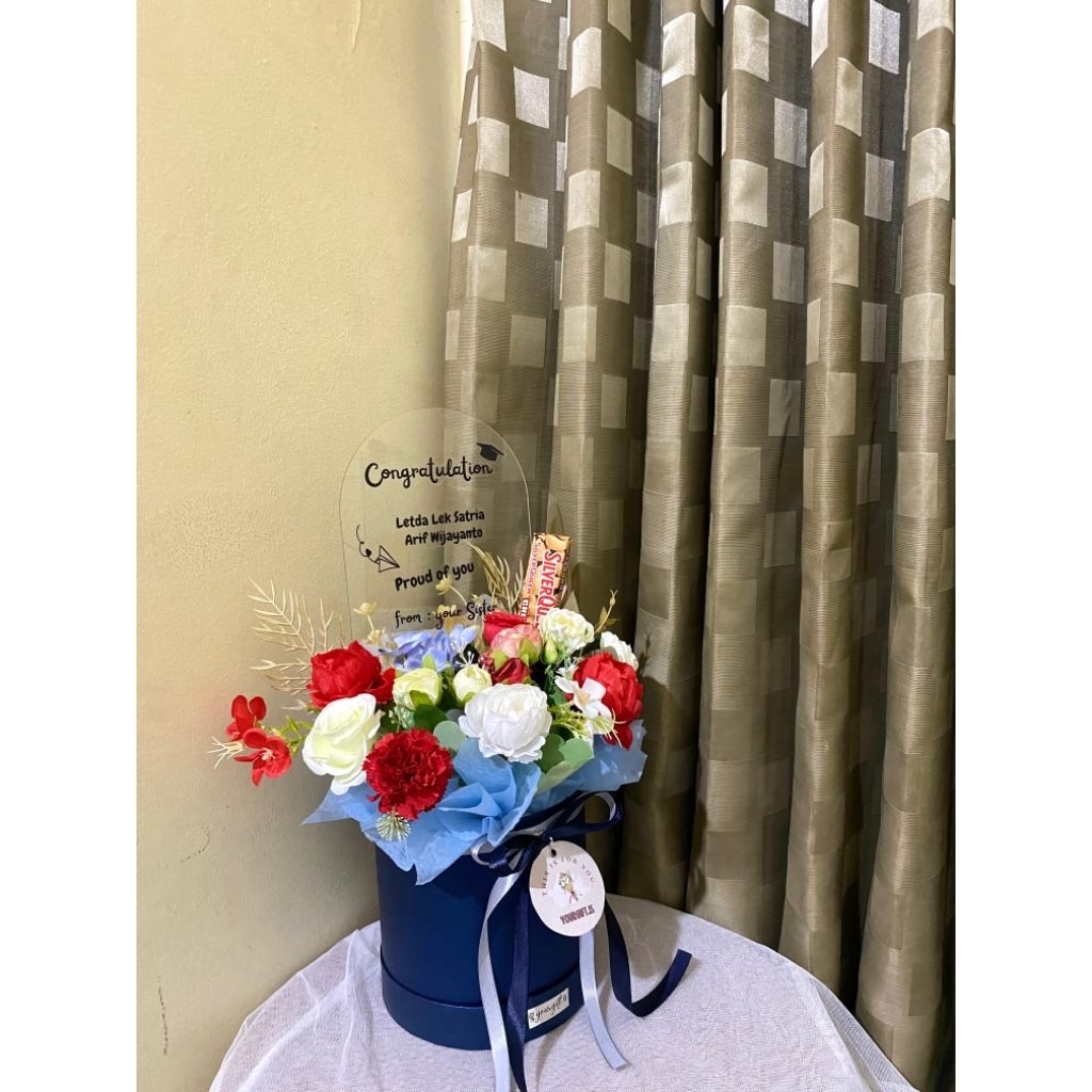 

Acrylic Bloom Box by Yourgift.is