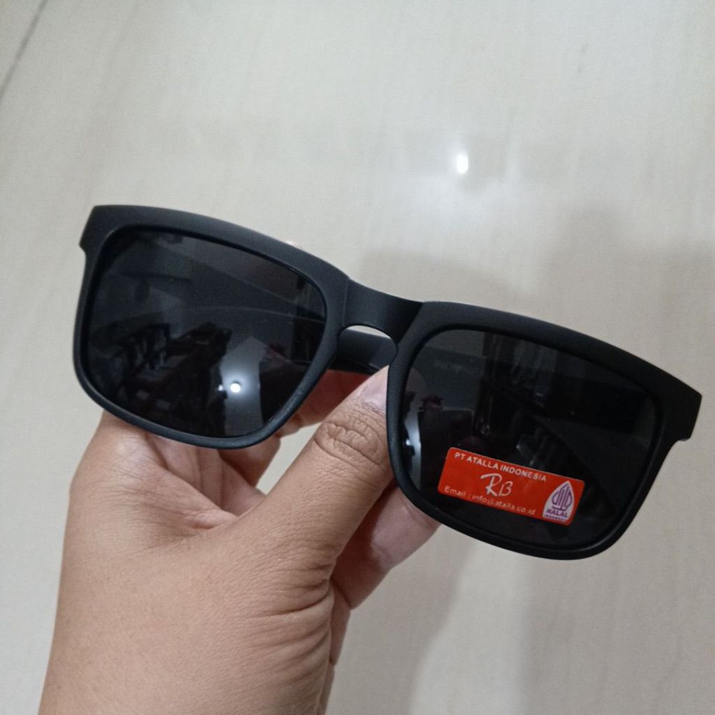 Kacamata Hitam R13 3004