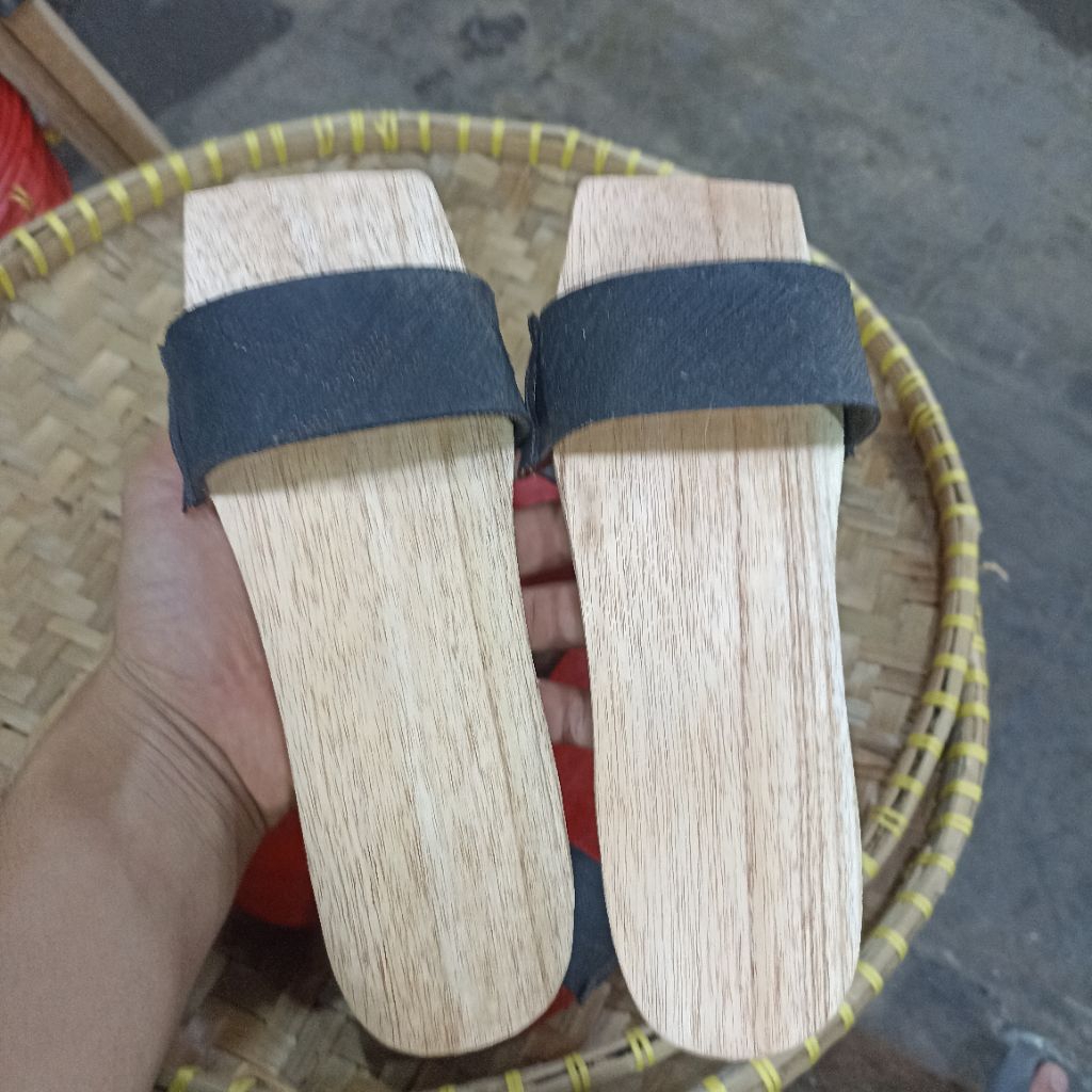 Tangkelek Kayu| Bakiak Sendal kayu tradisional padang