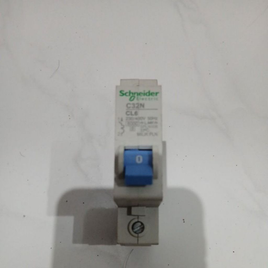 MCB SCHNEIDER 6 ampere 1300watt