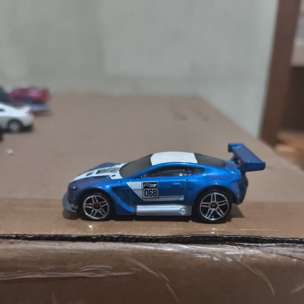 ASTON MARTIN Vantage GT3 blue Hot Wheels HW 2015 #149 HW Race