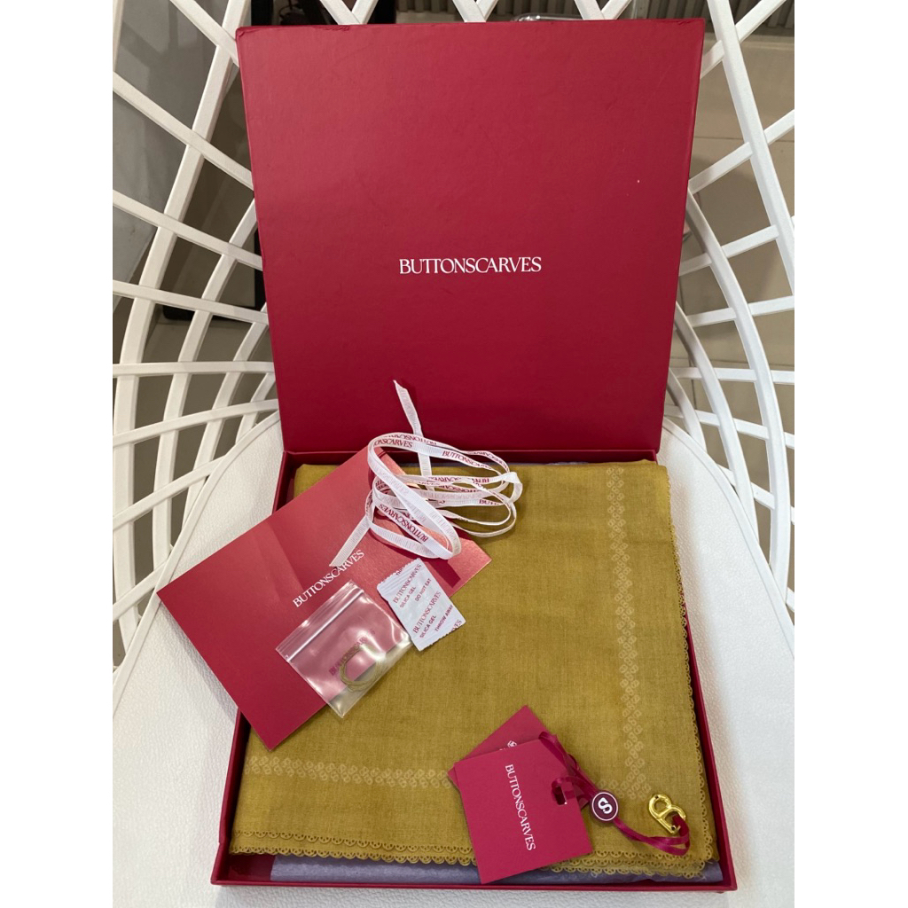 Buttonscarves Today's scarf - Honey - new