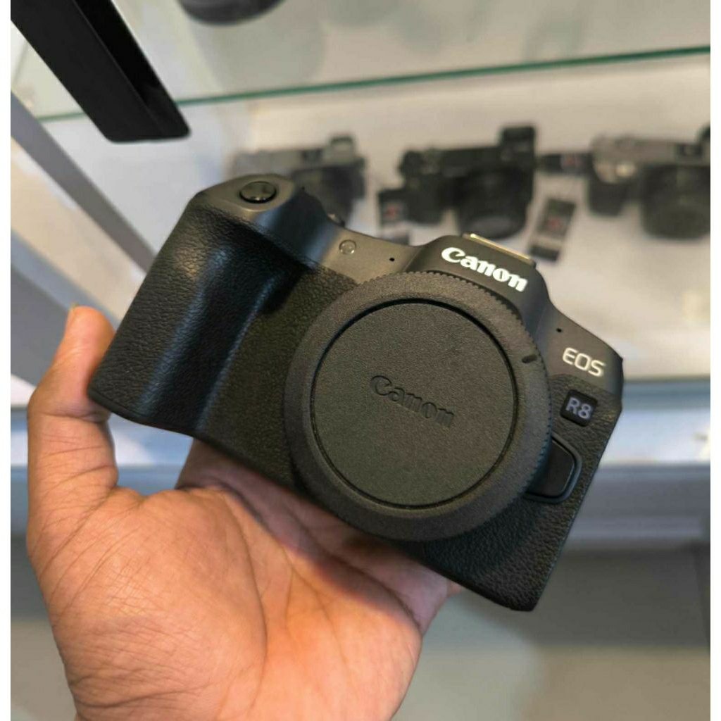 Canon EOS R8 Body Only / Kamera Mirrorless Canon EOS R8 Body Only / Canon R8 R 8 BO /​Canon EOS R8 M