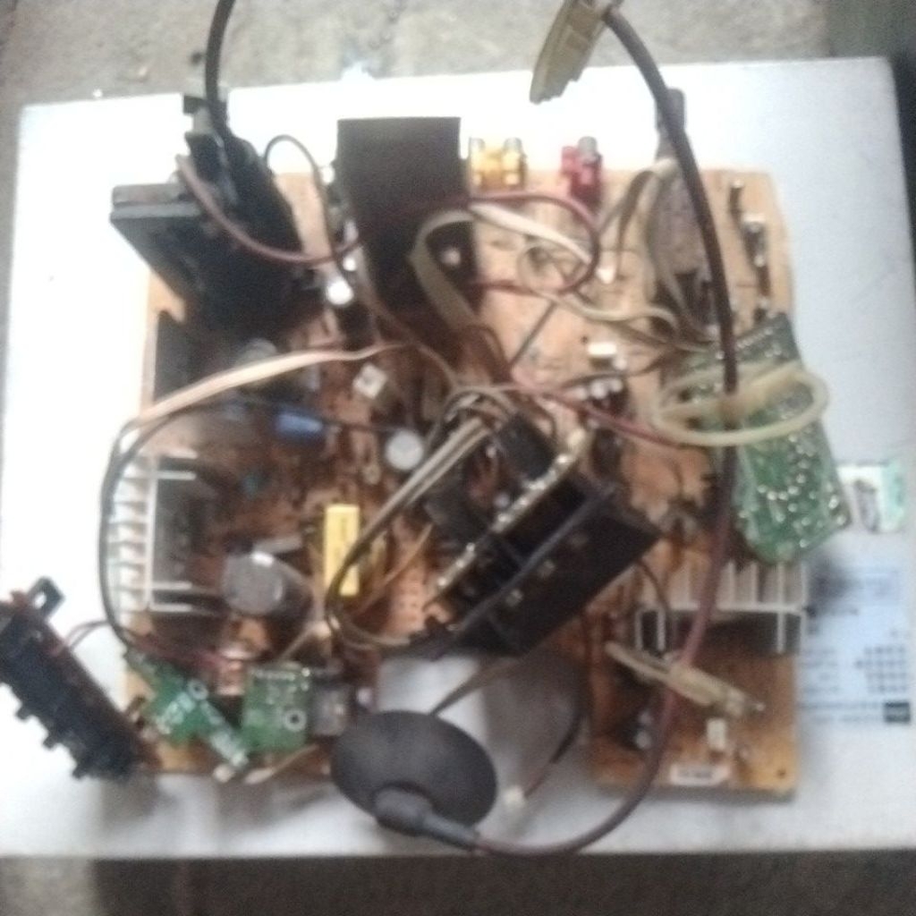 mesin TV Polytron U SLIM anggap saja mati