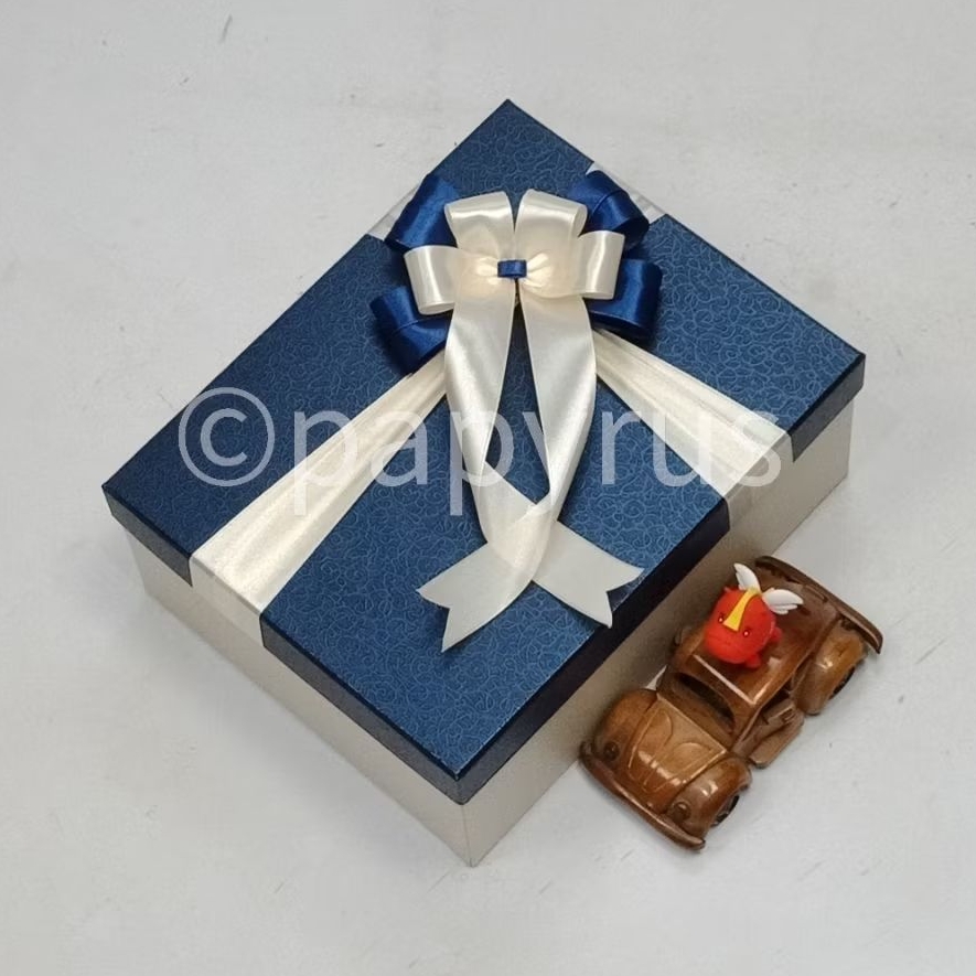 

PAPYRUS Kombinasi 20x25 Tinggi 20cm Kotak Kado Gift Box Hardbox Hampers V1