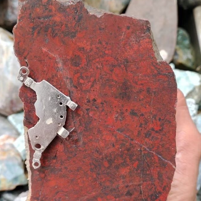 batu badar besi merah