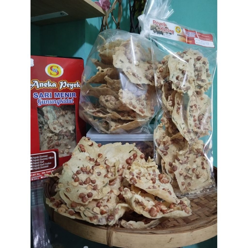 peyek kacang dan peyek kedelai