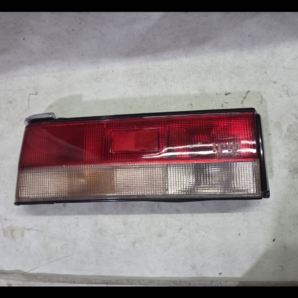 Stoplamp lampu belakang kiri mazda 323 elite trendy ford laser 88 - 90 TYC