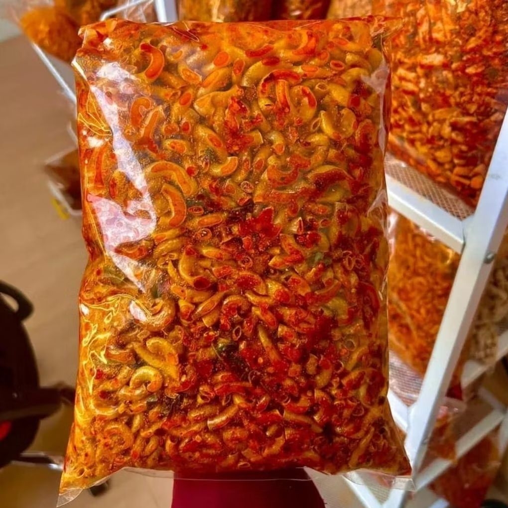 

Makaroni kriuk PEDAS daun jeruk kemasan 1KG